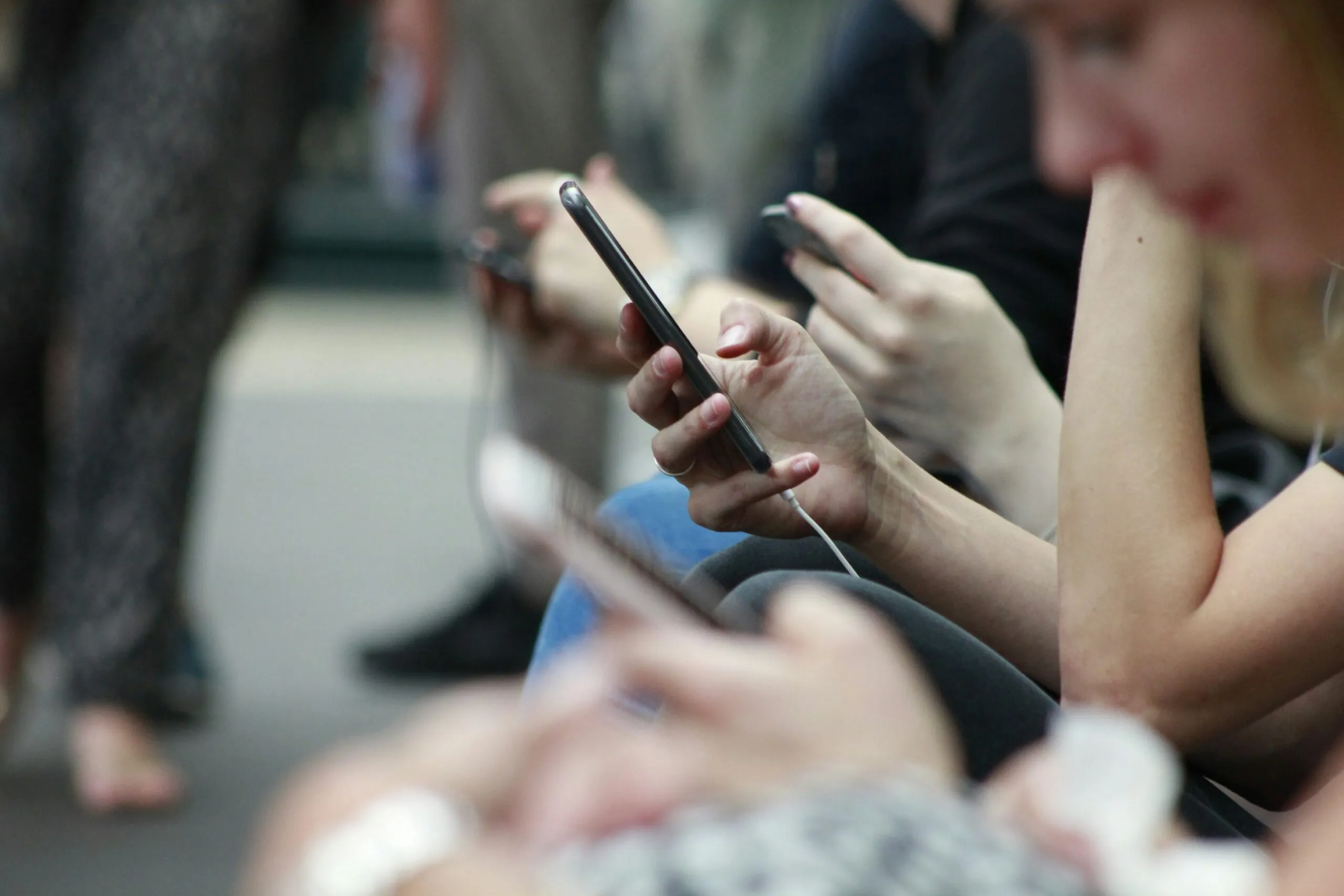 Why Mindless Scrolling Hooks Your Brain (and How to Break the Dopamine Loop)